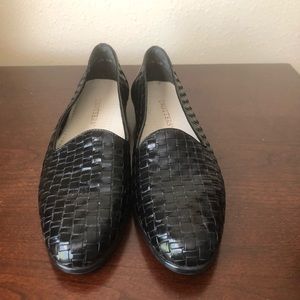 Trotters Liz Black Woven Leather Flats